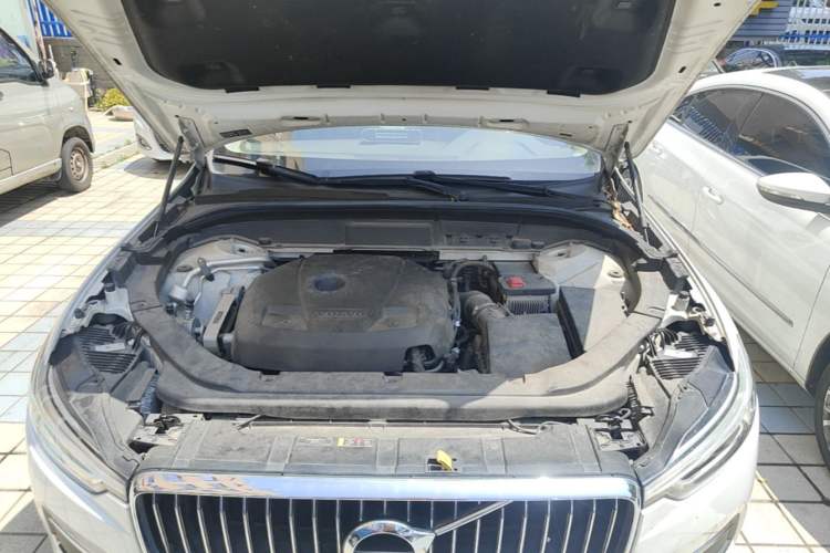 Used Volvo XC60 2020 T5 4x4 Zhiyi Luxury Edition Engine Bay
