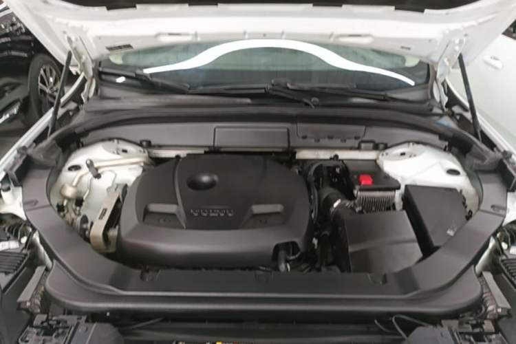 Used Volvo XC60 2020 T5 4x4 Zhiyi Luxury Edition Engine Bay