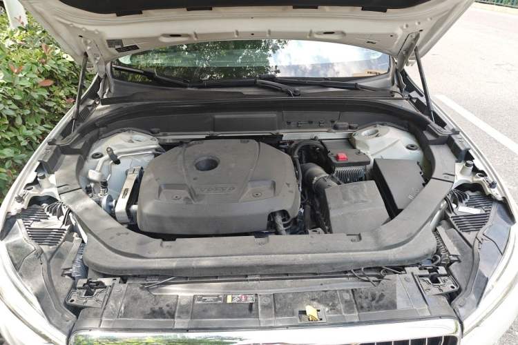 Used Volvo XC60 2020 T5 4x4 Smart Luxury Edition Engine Bay