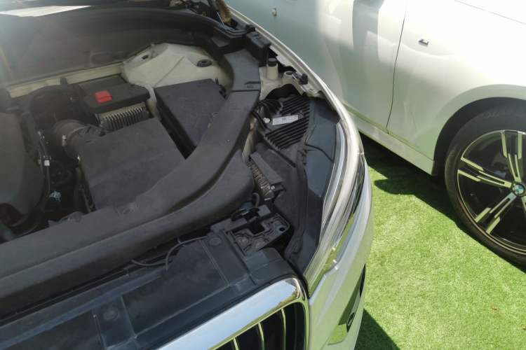 Used Volvo XC60 2020 T5 4x4 Smart Luxury Edition Engine Bay Left