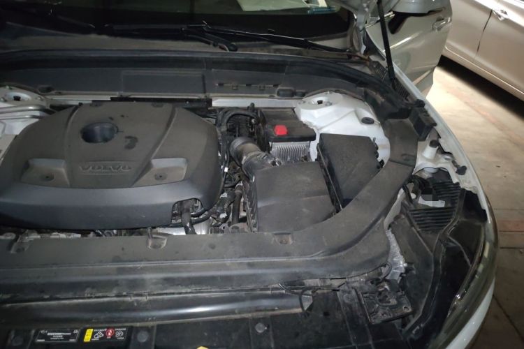 Used Volvo XC60 2020 T5 4x4 Smart Luxury Edition Engine Bay Left