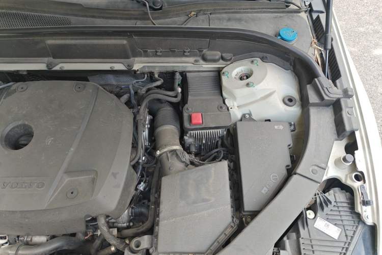 Used Volvo XC60 2020 T5 4x4 Smart Luxury Edition Engine Bay Left