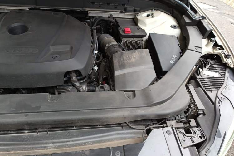 Used Volvo XC60 2020 T5 4x4 Zhiyi Luxury Edition Engine Bay Left