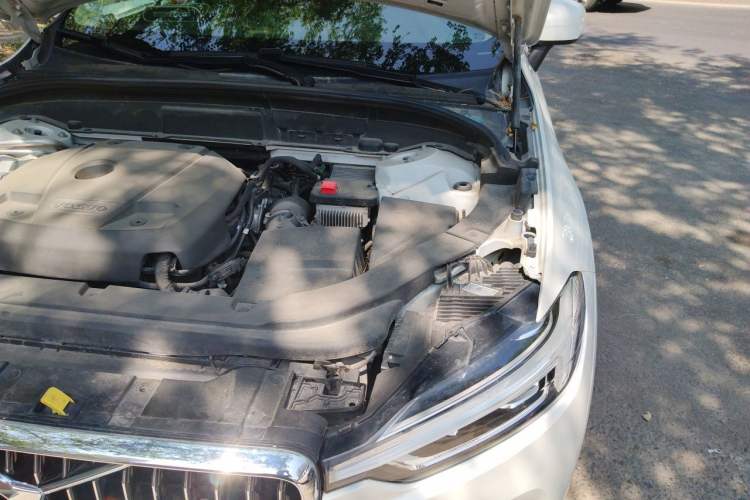 Used Volvo XC60 2020 T5 4x4 Smart Luxury Edition Engine Bay Left