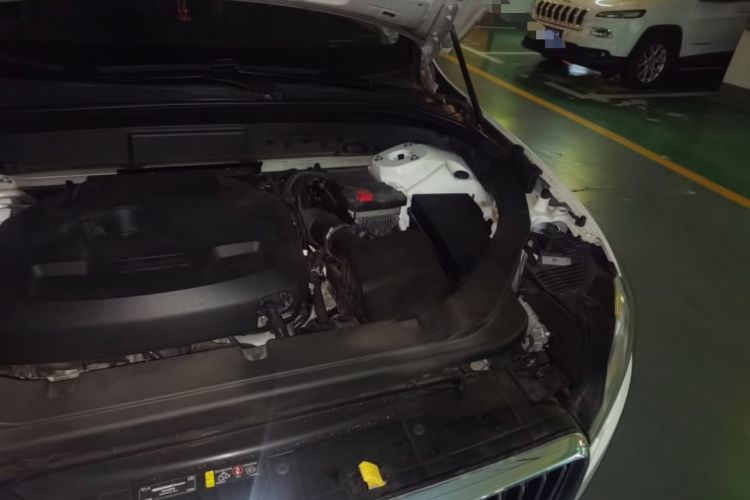 Used Volvo XC60 2020 T5 4x4 Smart Luxury Edition Engine Bay Left