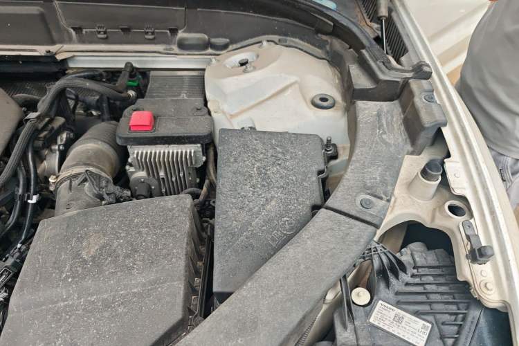 Used Volvo XC60 2020 T5 4x4 Smart & Dynamic Sport Edition Engine Bay Left
