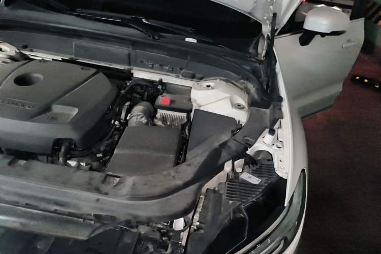 Used Volvo XC60 2020 T5 4x4 Zhiyi Luxury Edition Engine Bay Left