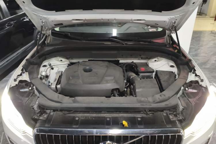 Used Volvo XC60 2020 T5 4x4 Smart Luxury Edition Engine Bay