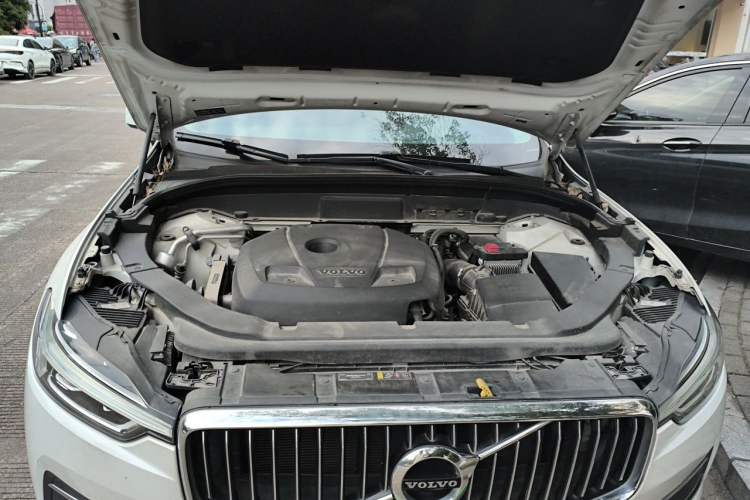 Used Volvo XC60 2020 T5 4x4 Zhiyi Luxury Edition Engine Bay