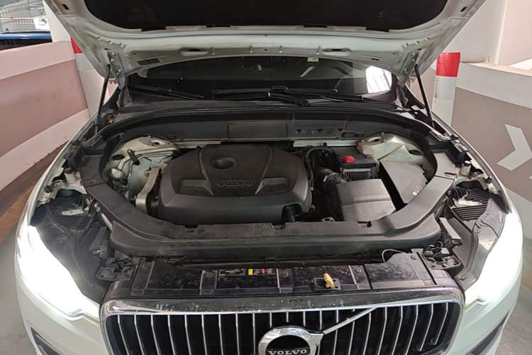 Used Volvo XC60 2020 T5 4x4 Smart Luxury Edition Engine Bay