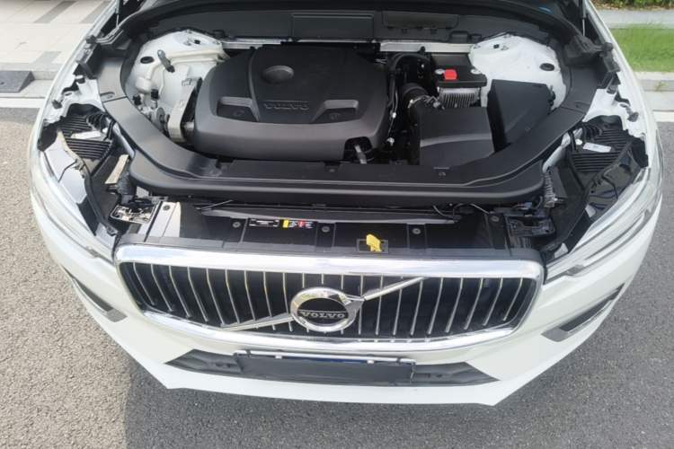 Used Volvo XC60 2020 T5 4x4 Smart Luxury Edition Engine Bay