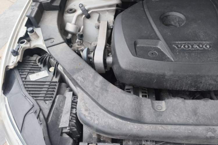 Used Volvo XC60 2020 T5 4x4 Smart Luxury Edition Engine Bay Right