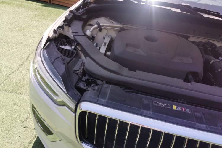 Used Volvo XC60 2020 T5 4x4 Smart Luxury Edition Engine Bay Right