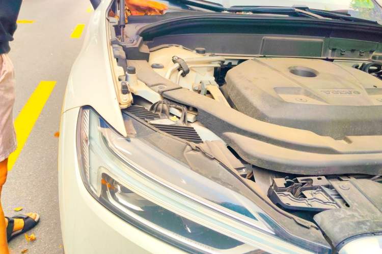 Used Volvo XC60 2020 T5 4x4 Smart Luxury Edition Engine Bay Right