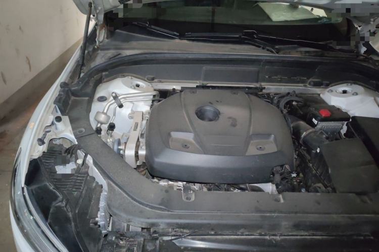 Used Volvo XC60 2020 T5 4x4 Smart Luxury Edition Engine Bay Right