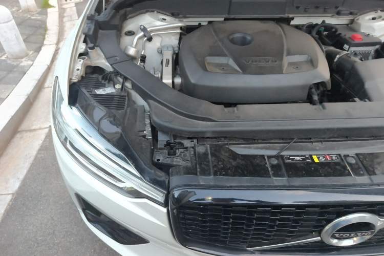 Used Volvo XC60 2020 T5 4x4 Smart & Dynamic Sport Edition Engine Bay Right