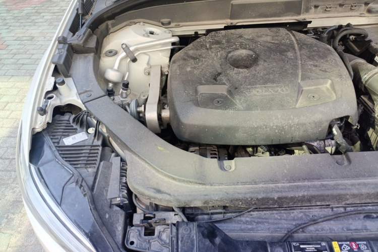 Used Volvo XC60 2020 T5 4x4 Smart Luxury Edition Engine Bay Right