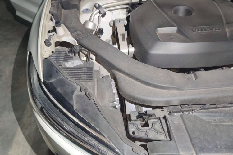 Used Volvo XC60 2020 T5 4x4 Smart & Dynamic Sport Edition Engine Bay Right