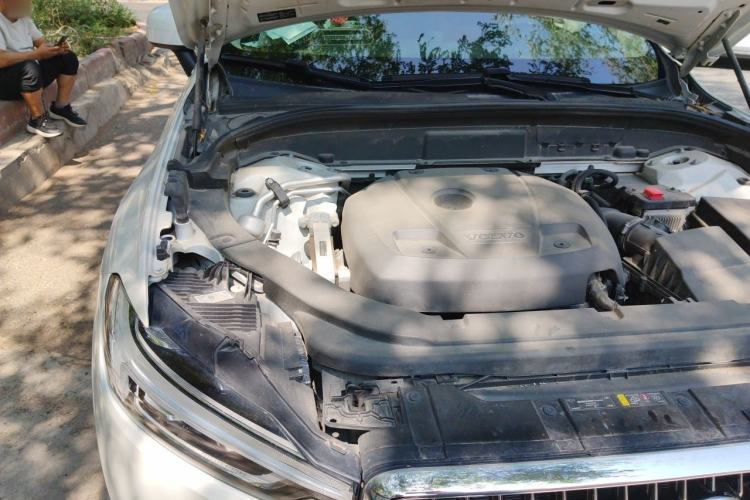 Used Volvo XC60 2020 T5 4x4 Smart Luxury Edition Engine Bay Right