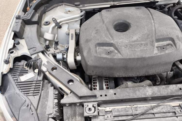 Used Volvo XC60 2020 T5 4x4 Smart Luxury Edition Engine Bay Right