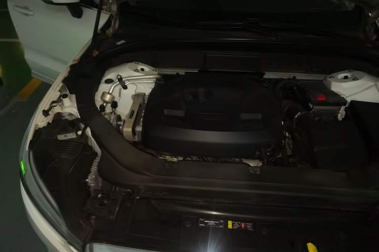 Used Volvo XC60 2020 T5 4x4 Smart Luxury Edition Engine Bay Right