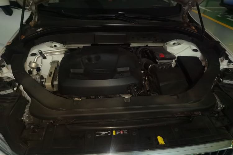 Used Volvo XC60 2020 T5 4x4 Smart Luxury Edition Engine Bay