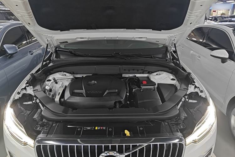 Used Volvo XC60 2020 T5 4x4 Smart Luxury Edition Engine Bay