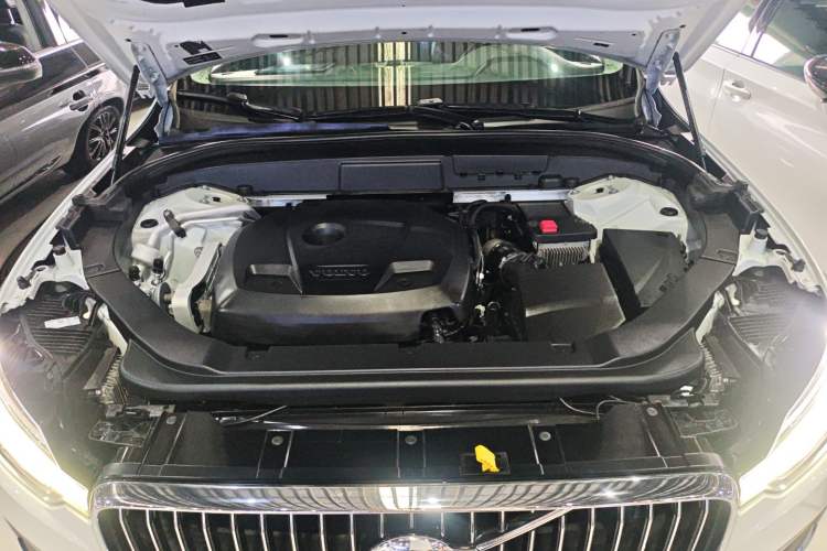 Used Volvo XC60 2020 T5 4x4 Smart Luxury Edition Engine Bay