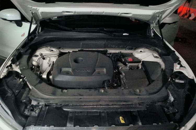 Used Volvo XC60 2020 T5 4x4 Zhiyi Luxury Edition Engine Bay