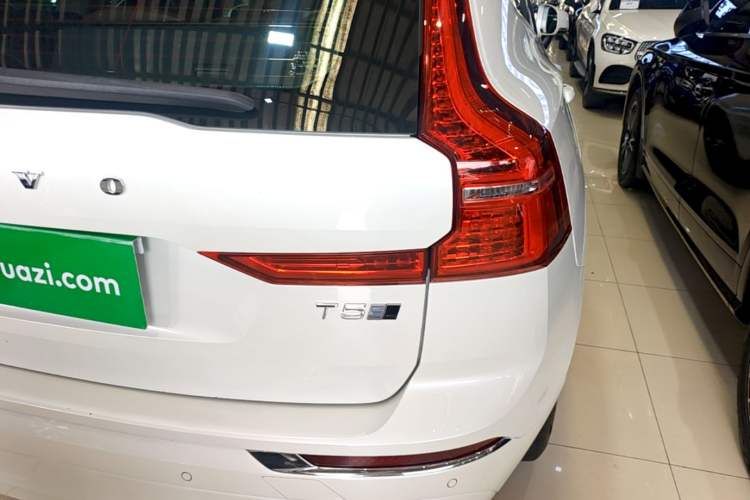 Used Volvo XC60 2020 T5 4x4 Smart Luxury Edition Exterior 3