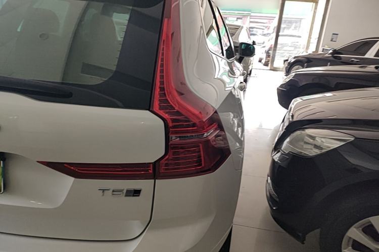 Used Volvo XC60 2020 T5 4x4 Smart Luxury Edition Exterior 3