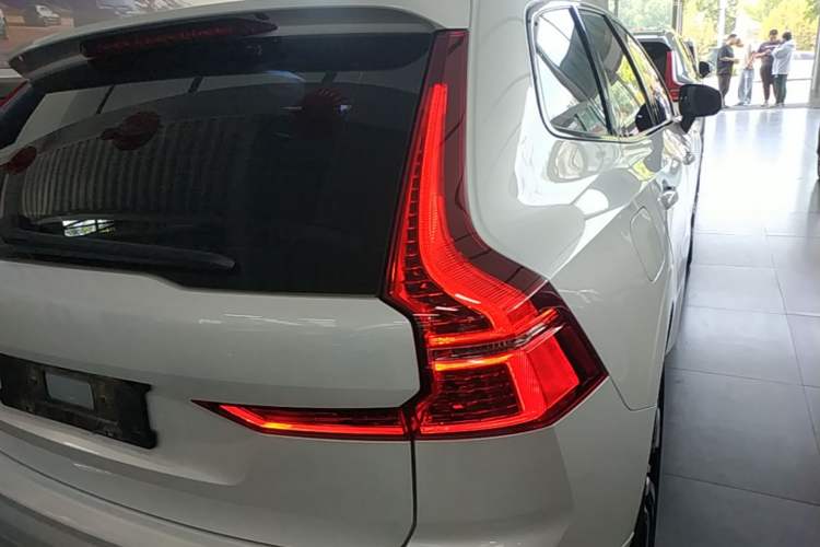 Used Volvo XC60 2020 T5 4x4 Smart & Dynamic Sport Edition Exterior 3