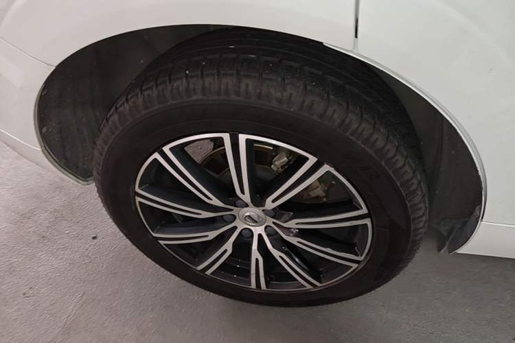 Used Volvo XC60 2020 T5 4x4 Smart Luxury Edition Exterior 3