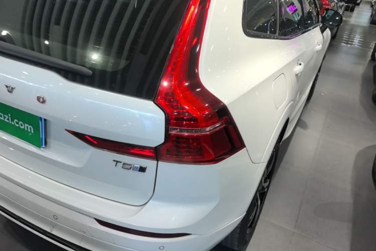 Used Volvo XC60 2020 T5 4x4 Smart & Dynamic Sport Edition Exterior 3