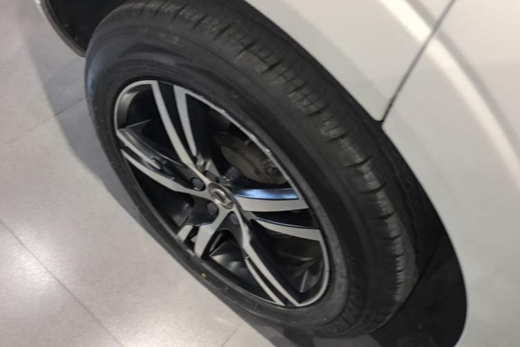 Used Volvo XC60 2020 T5 4x4 Smart & Dynamic Sport Edition Exterior 5