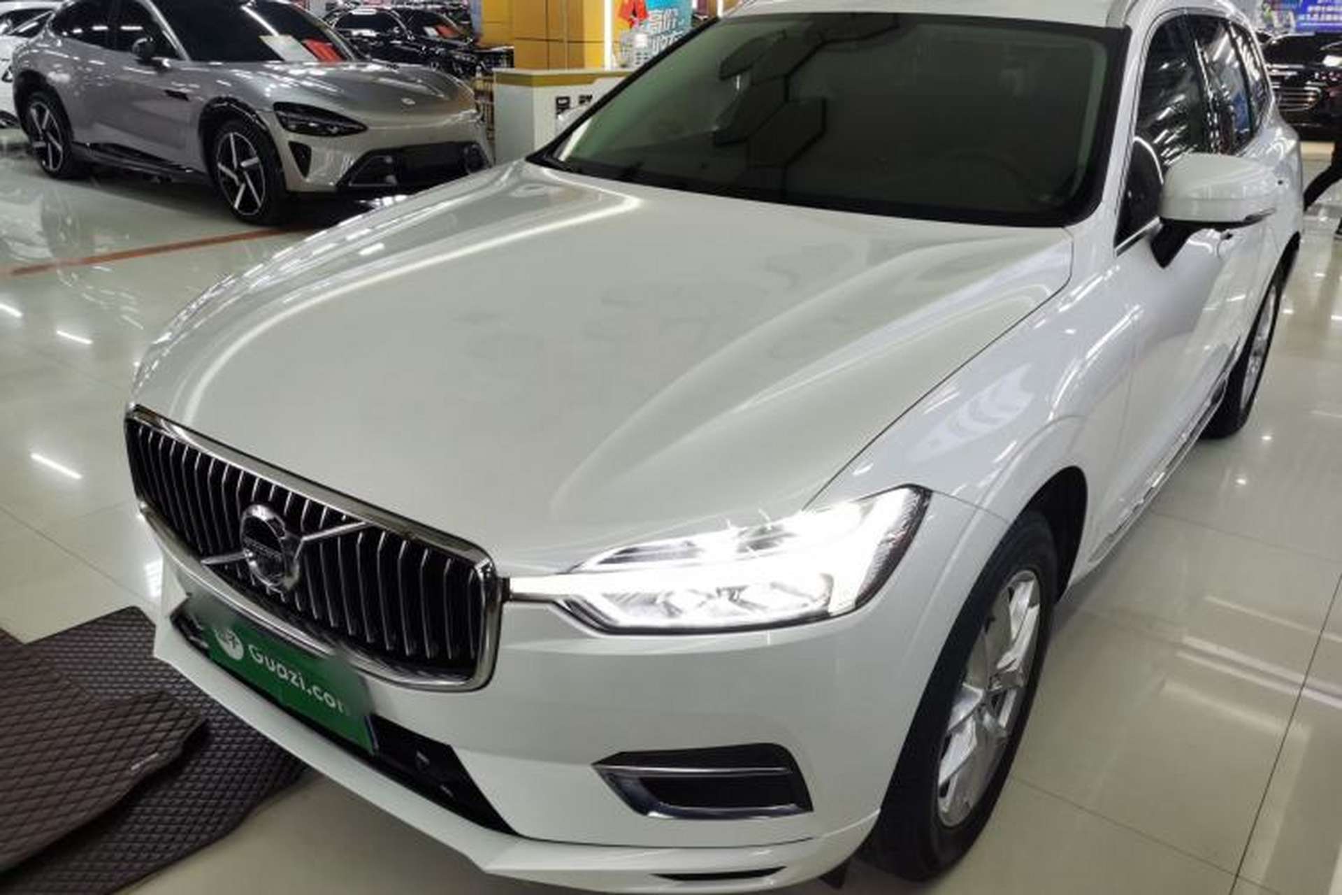Used Volvo XC60 2020 T5 4x4 Zhiyi Luxury Edition Front Left 45 Deg