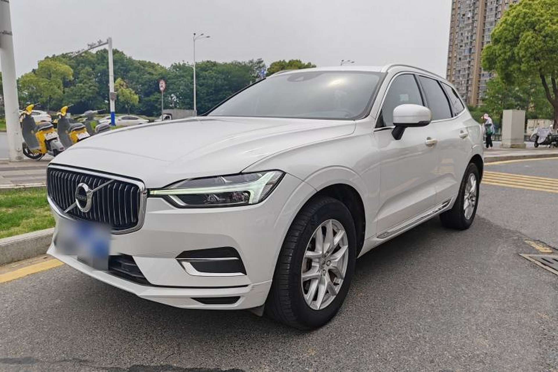 Used Volvo XC60 2020 T5 4x4 Zhiyi Luxury Edition Front Left 45 Deg