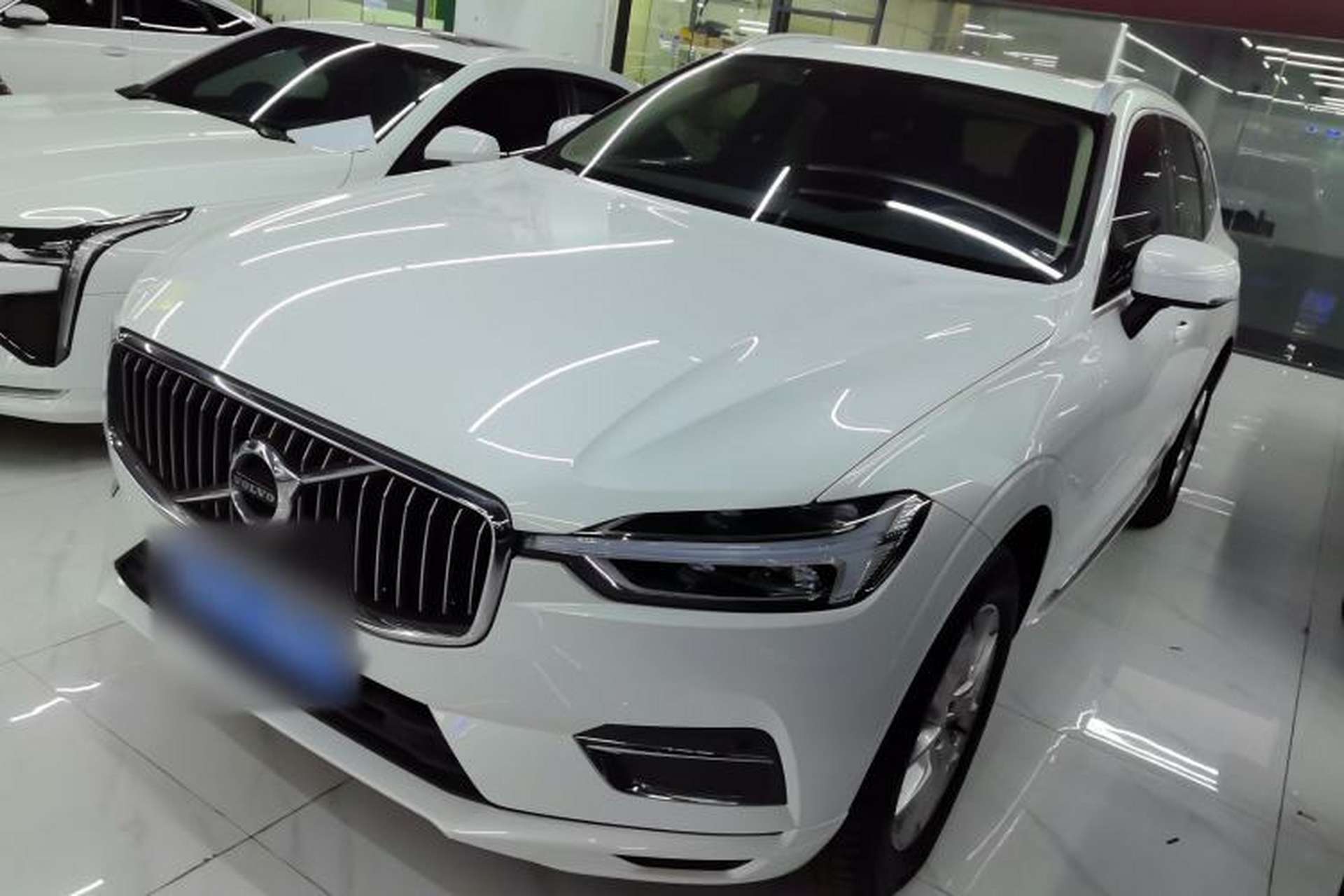 Used Volvo XC60 2020 T5 4x4 Zhiyi Luxury Edition Front Left 45 Deg