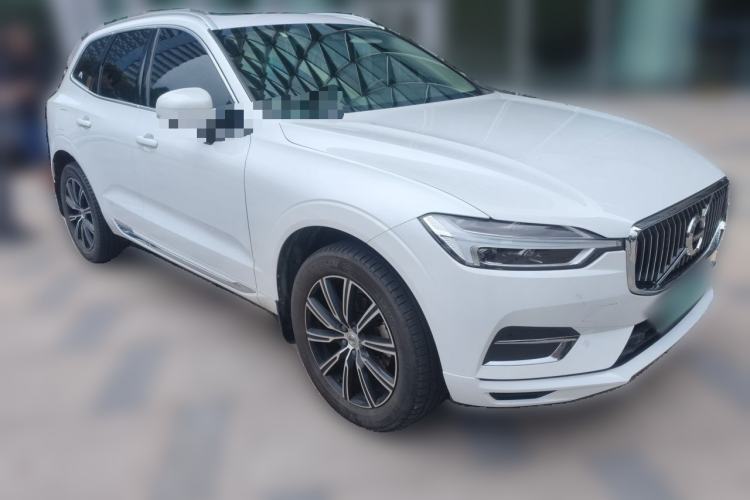 Used Volvo XC60 2020 T5 4x4 Smart Luxury Edition Front Right 45 Deg