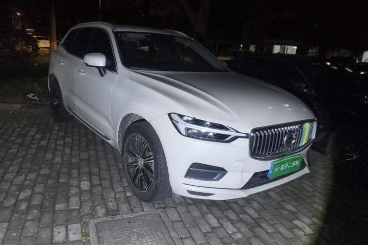 Used Volvo XC60 2020 T5 4x4 Smart Luxury Edition Front Right 45 Deg