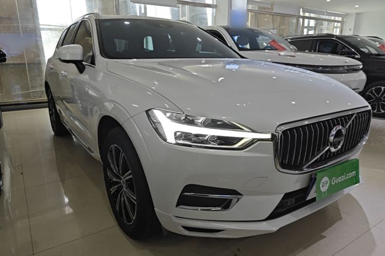 Used Volvo XC60 2020 T5 4x4 Smart Luxury Edition Front Right 45 Deg
