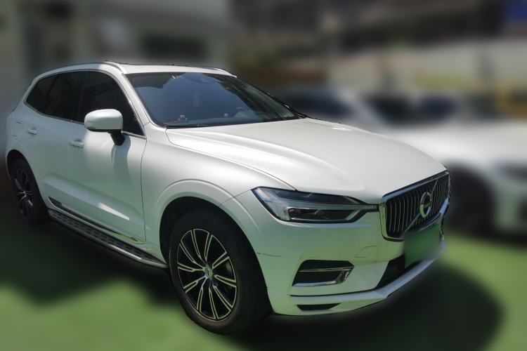 Used Volvo XC60 2020 T5 4x4 Smart Luxury Edition Front Right 45 Deg