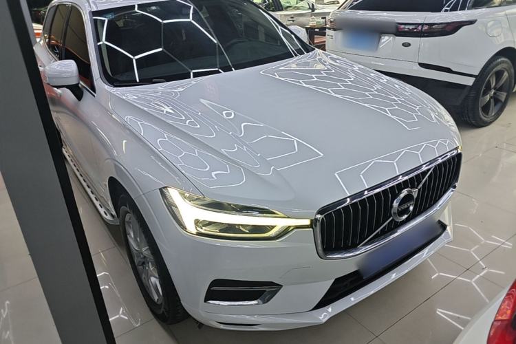 Used Volvo XC60 2020 T5 4x4 Zhiyi Luxury Edition Front Right 45 Deg