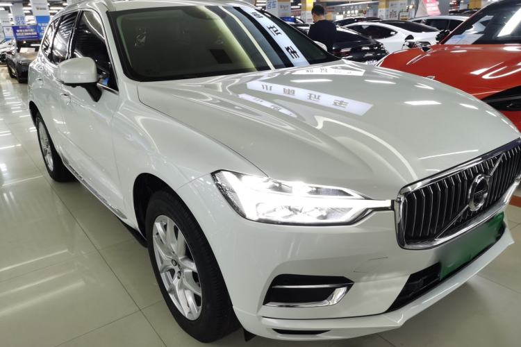 Used Volvo XC60 2020 T5 4x4 Zhiyi Luxury Edition Front Right 45 Deg