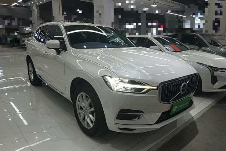 Used Volvo XC60 2020 T5 4x4 Zhiyi Luxury Edition Front Right 45 Deg