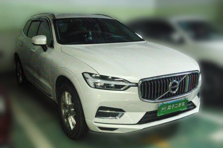 Used Volvo XC60 2020 T5 4x4 Zhiyi Luxury Edition Front Right 45 Deg