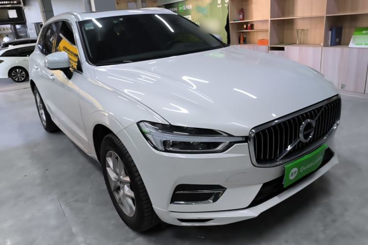 Used Volvo XC60 2020 T5 4x4 Zhiyi Luxury Edition Front Right 45 Deg