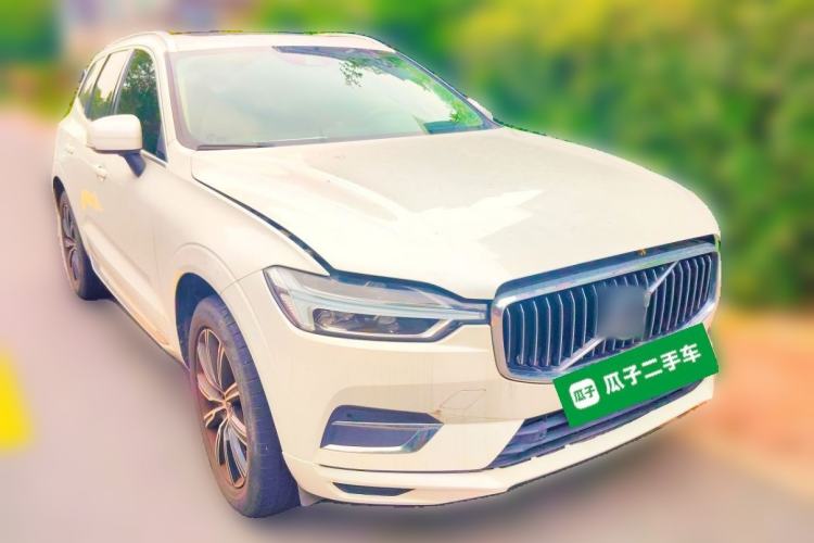 Used Volvo XC60 2020 T5 4x4 Smart Luxury Edition Front Right 45 Deg