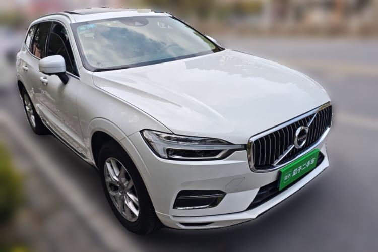 Used Volvo XC60 2020 T5 4x4 Zhiyi Luxury Edition Front Right 45 Deg