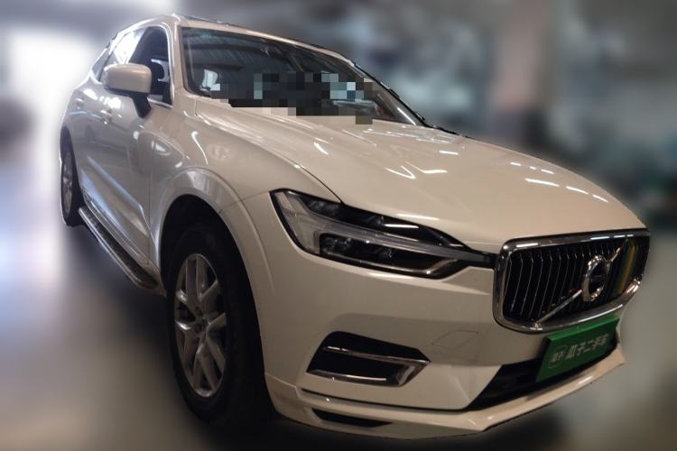Used Volvo XC60 2020 T5 4x4 Zhiyi Luxury Edition Front Right 45 Deg